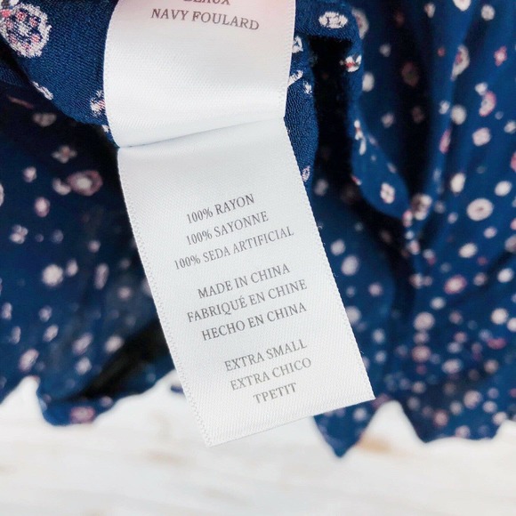 Rails Top Size XS Beaux Floral Vneck Button Up Tie - Picture 10 of 10